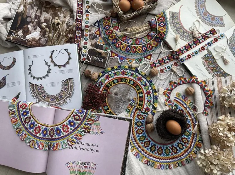 І. Галущак. Серія бойківських прикрас (реконструкція старовинних візерунків). 2025. Чеський бісер, нитки