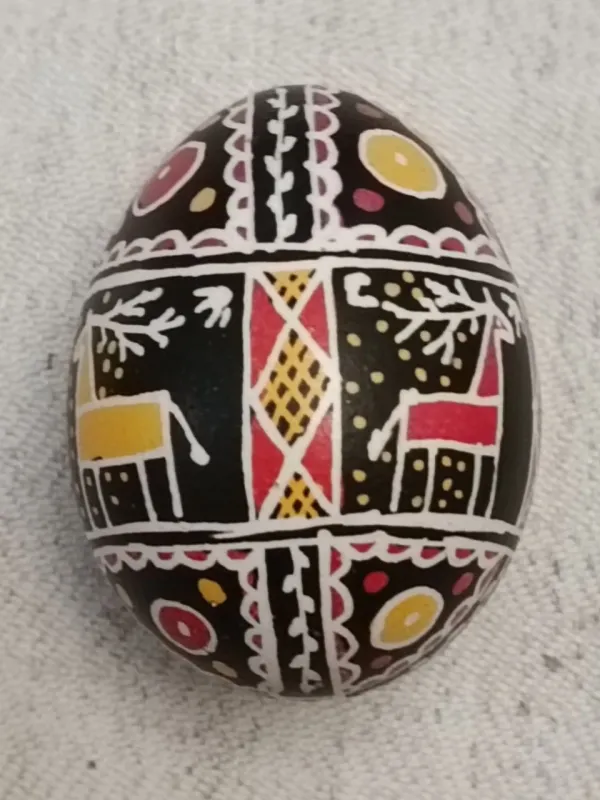 І. Харатін. Писанка «Сонцеворот». 2024. Куряче яйце, віск, харчові барвники