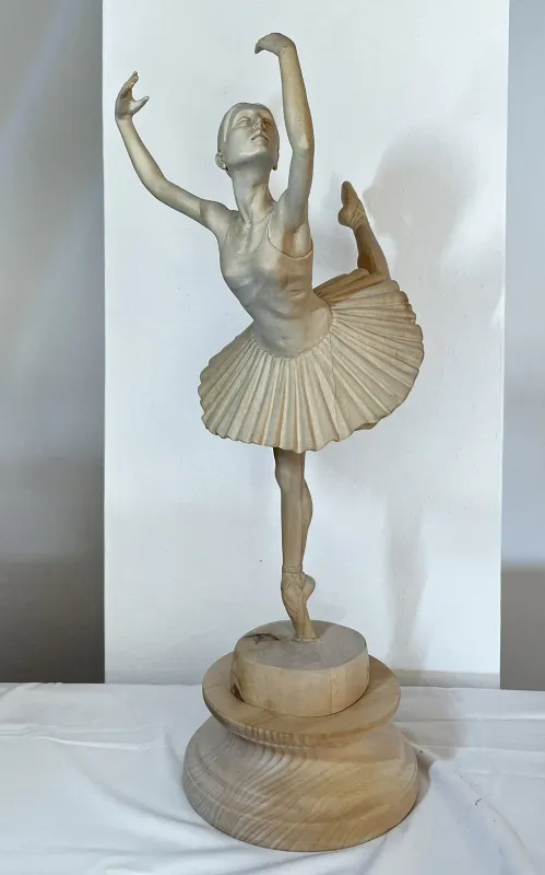 Є. Храпливий. «Балерина». 2021. Липа, об’ємне різьблення