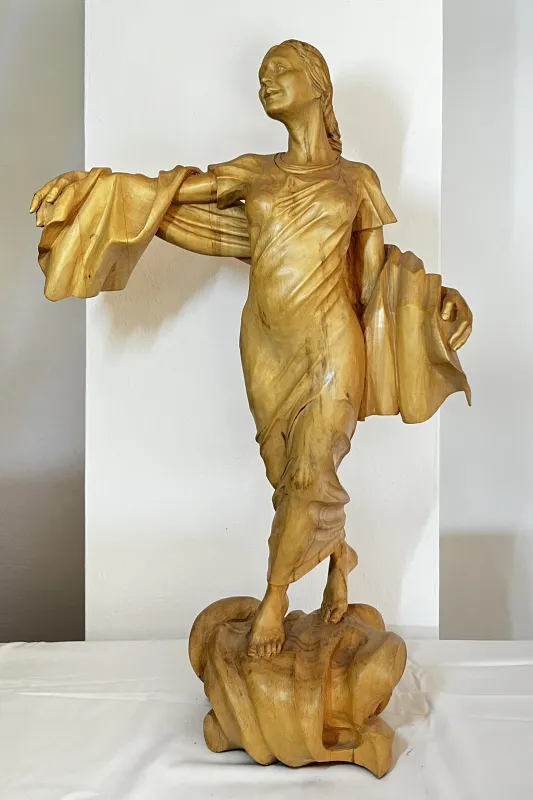 Є. Храпливий. «Краса і грація». 2010. Липа, об’ємне різьблення