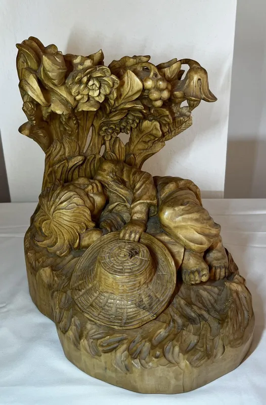 Є. Храпливий. «Солодкий сон». 2008. Липа, об’ємне різьблення