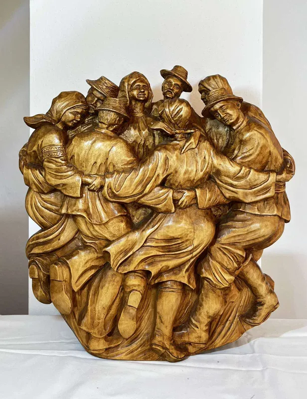 Є. Храпливий. «У вирі танцю». 2008. Липа, рельєфне різьблення