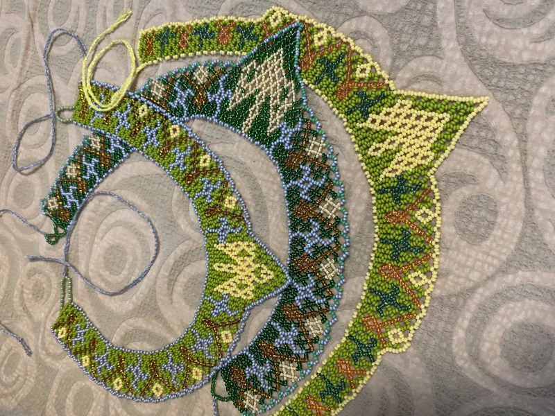 Т. Семенець. Силянки з тризубом. 2022. Бісер, нитки